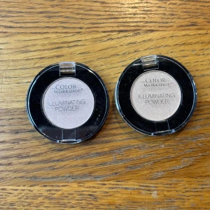 Nya illuminating powder  - Helt ny oöppnade i 2 olika färger!