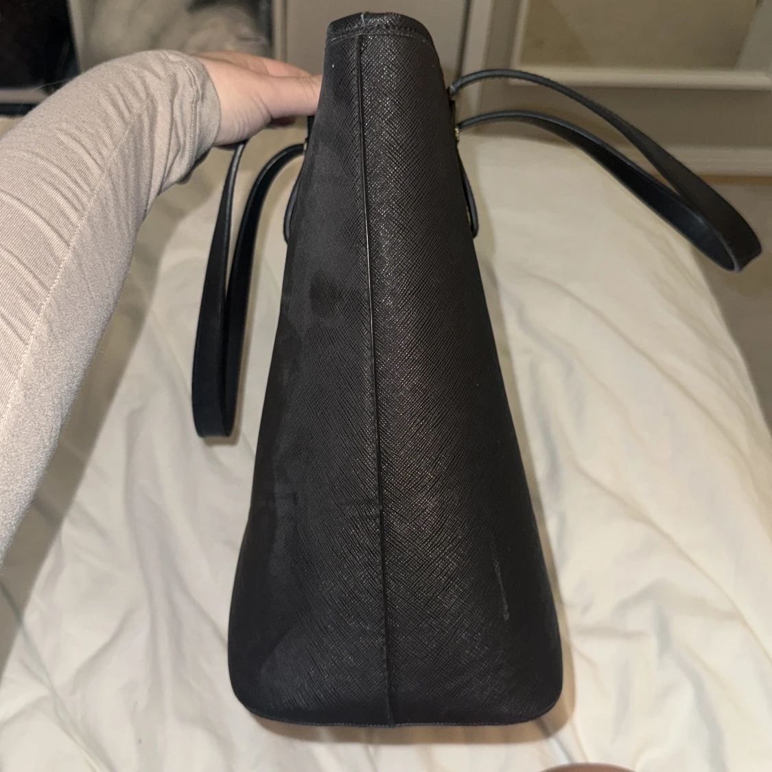 Svart handväska i skinn med dragkedja - 1