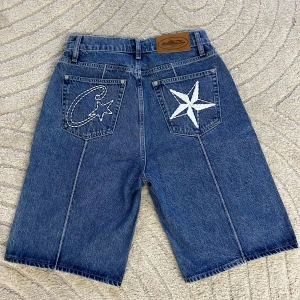 Corteiz Denim Jorts HELT NYA - HELT NYA Corteiz Jorts köpta vid droppet. Äkta så klart beställningsbevis finns. Storlek: (W) 30