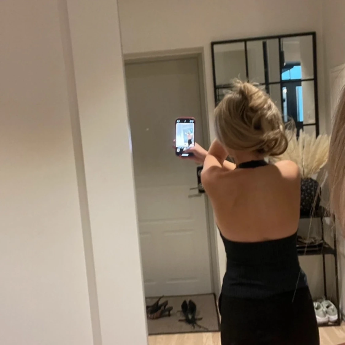 Svart randig omlottväst med djup v-ringning - 2