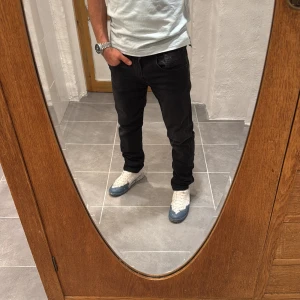 Replay jeans  - Ett par snygga byxor från Replay i storlek W33 L32 i modellen Anbbas 