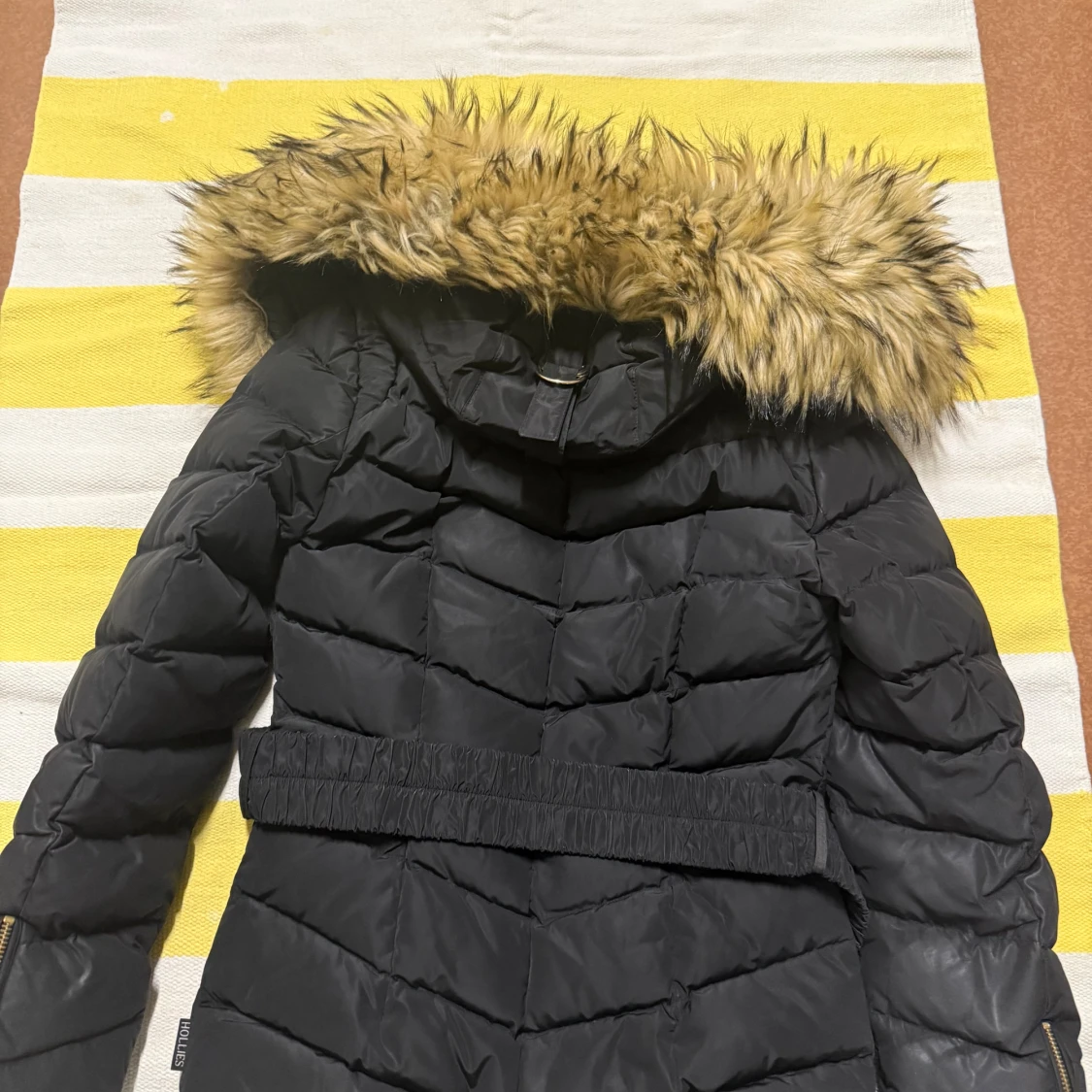 Svart pufferjacka Hollies med päls - 1