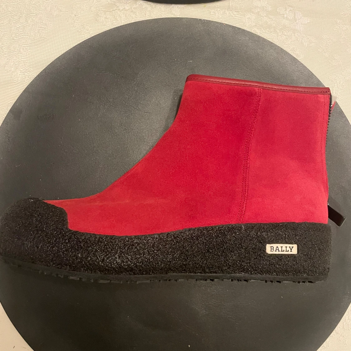 Röda mockaboots från Bally EU40
