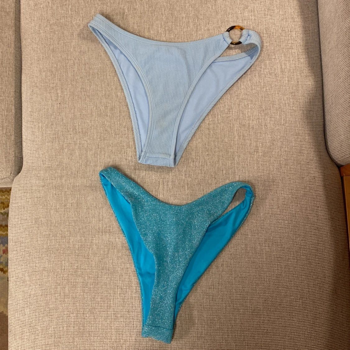 Två bikiniunderdelar från Bik Bok