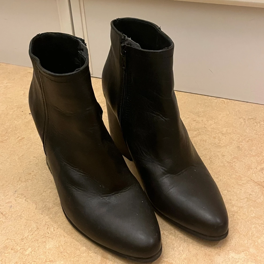 Svarta stövletter från KC Cobler - 1