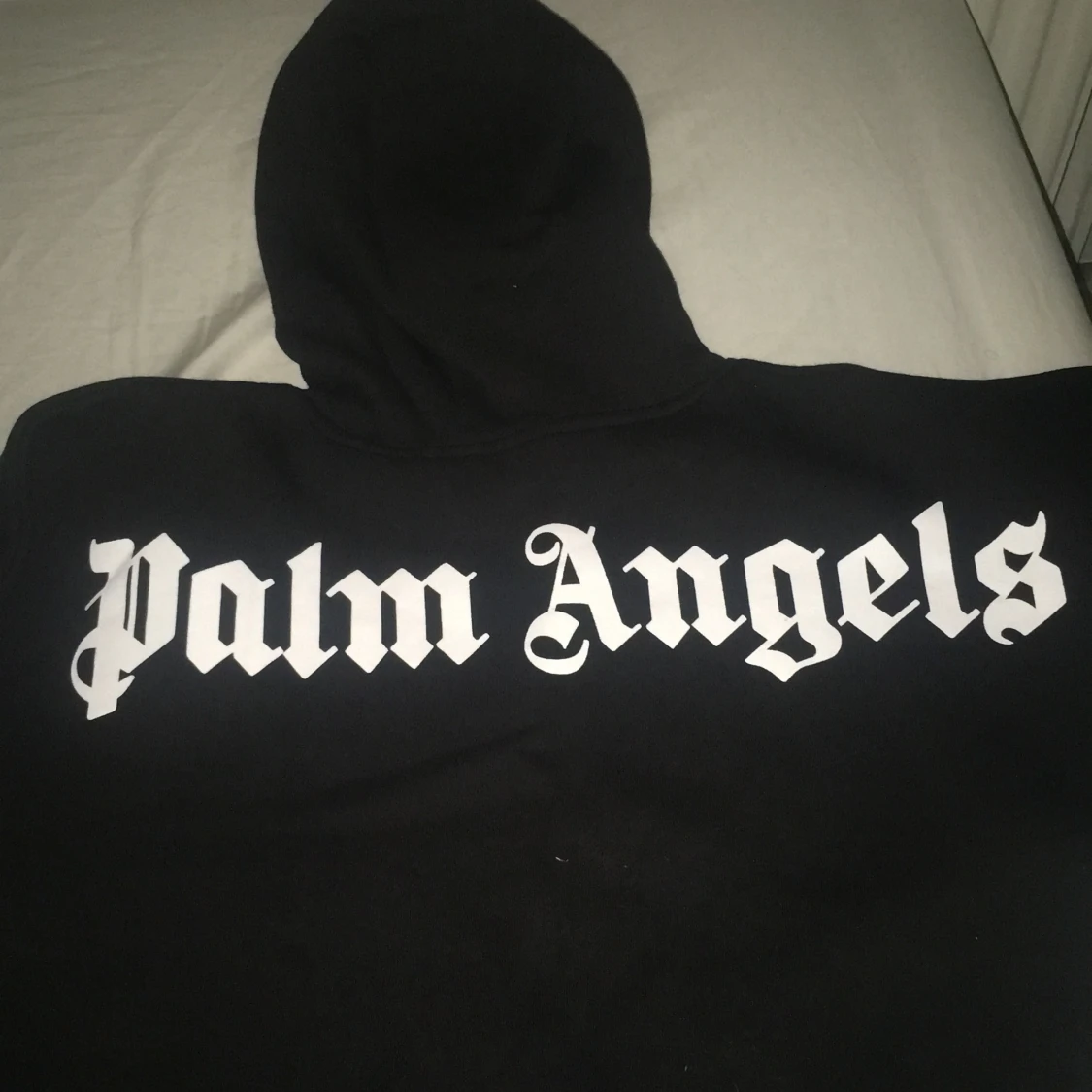 Svart  hoodie med tryck