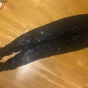 Leggings  - Svarta med paljetter och rynkade nedtill 