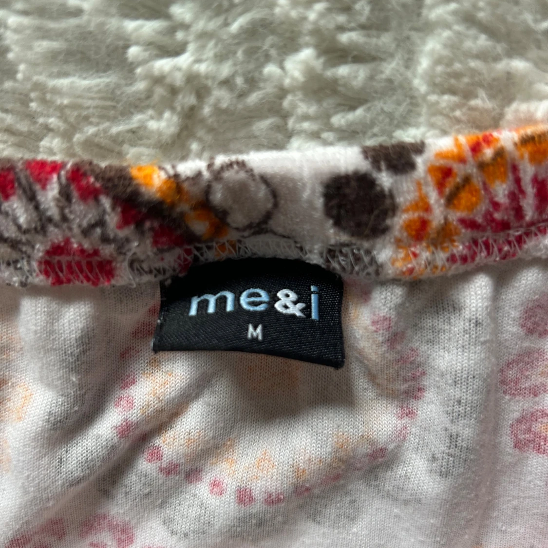 Färgglad kortkjol från me&i med volanger - 3