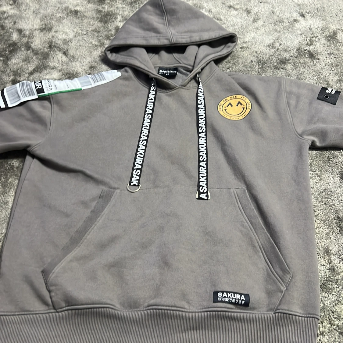 Grå hoodie Sakura Gang XS