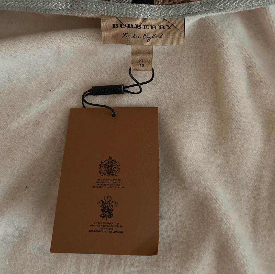 Grå hoodie från Burberry  - 3