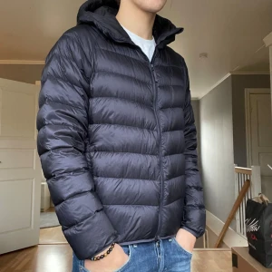 Uniqlo ultra light down parka - Tja säljer nu min riktigt snygga uniqlo jacka! Storlek S! Hör av er vid fler funderingar🤝