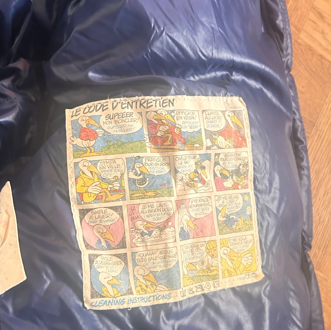 Mörkblå pufferjacka från Moncler - 4