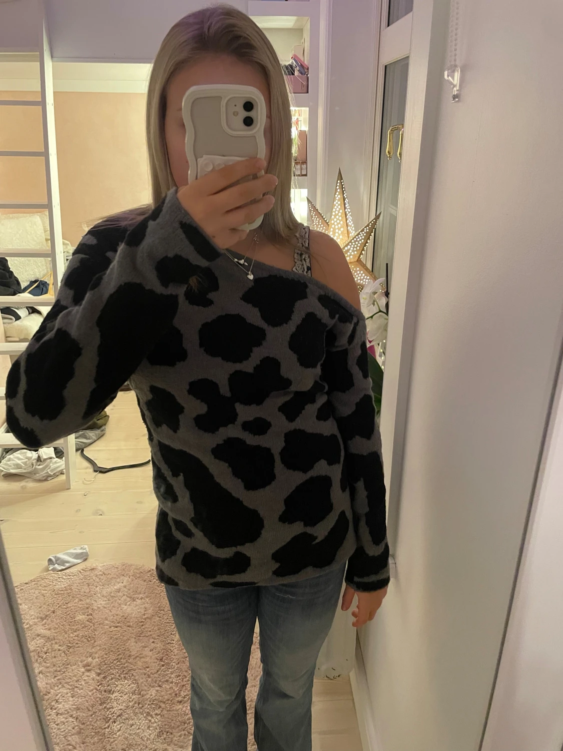 Grå offshoulder stickad tröja med leopardmönster - 1