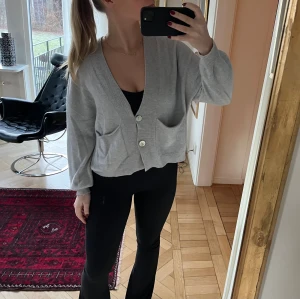 Grå cardigan - Så fin tröja från Alexandre Laurent. Fint skick! 