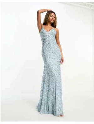 Glittrig långklänning med v-ringning - Säljer en glittrig ljusblå långklänning med v-ringad hals och smala axelband. Klänningen har en figurnära passform upptill och faller snyggt mot golvet. Perfekt för bal eller fest, med ett skimrande material som fångar ljuset. Klänningen är i bra skicka men några paljetter har lossnat, bör inte vara något större problem att fixa till det. Pris kan diskuteras.