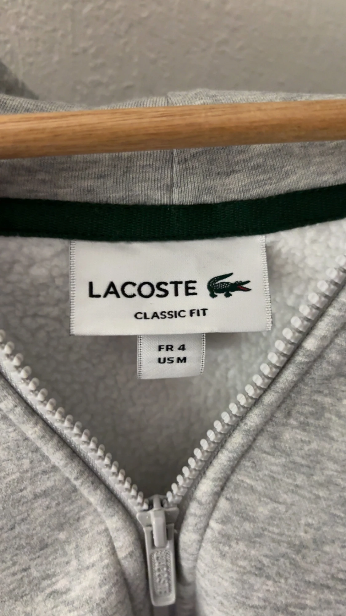 Grå hoodie från Lacoste med dragkedja - 2