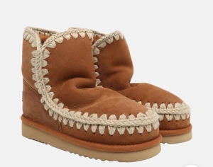 Oanvända Mou skor - Säljer ett par bruna oanvända mou skor i storlek 37. Säljer för att de inte passa och hann returnera dem.💕nypris 2300 kr