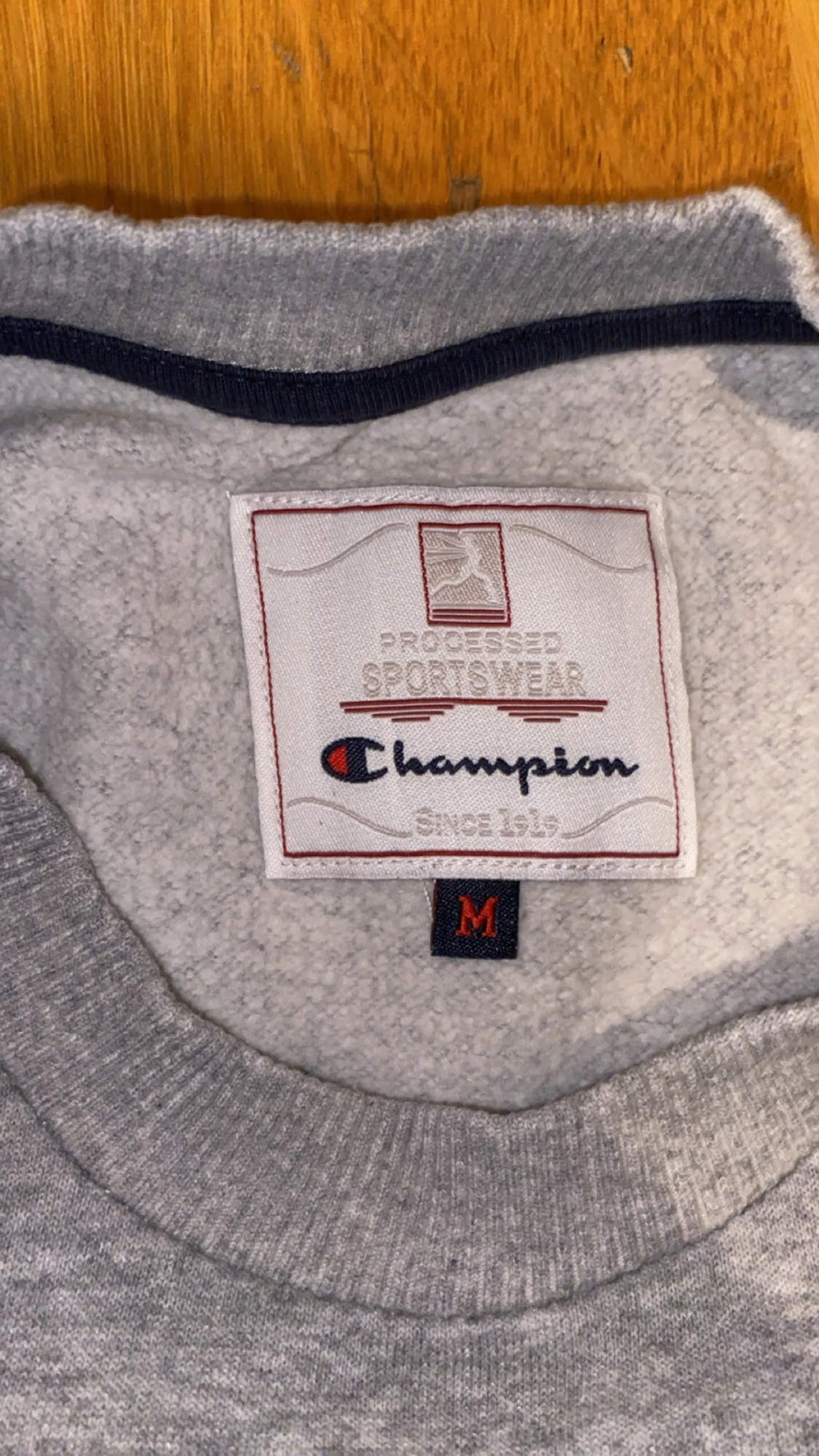 Grå sweatshirt från Champion - 1