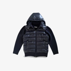 CEVIOR CARDIGAN - Jackan säljs av företaget CEVIOR - Du hittar mer på www.cevior.com Levereras helt ny från förpackning, avtagbar luva. Perfekt inför vintern. Fast pris, ej förhandlingsbart