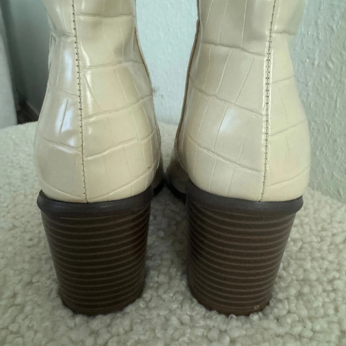 Beiga cowboy boots med krokoprägling - 91