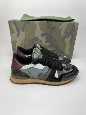 Valentino rockrunners  - BLACK FRIDAY REA!! Valentino skor. Hör av dig vid frågor