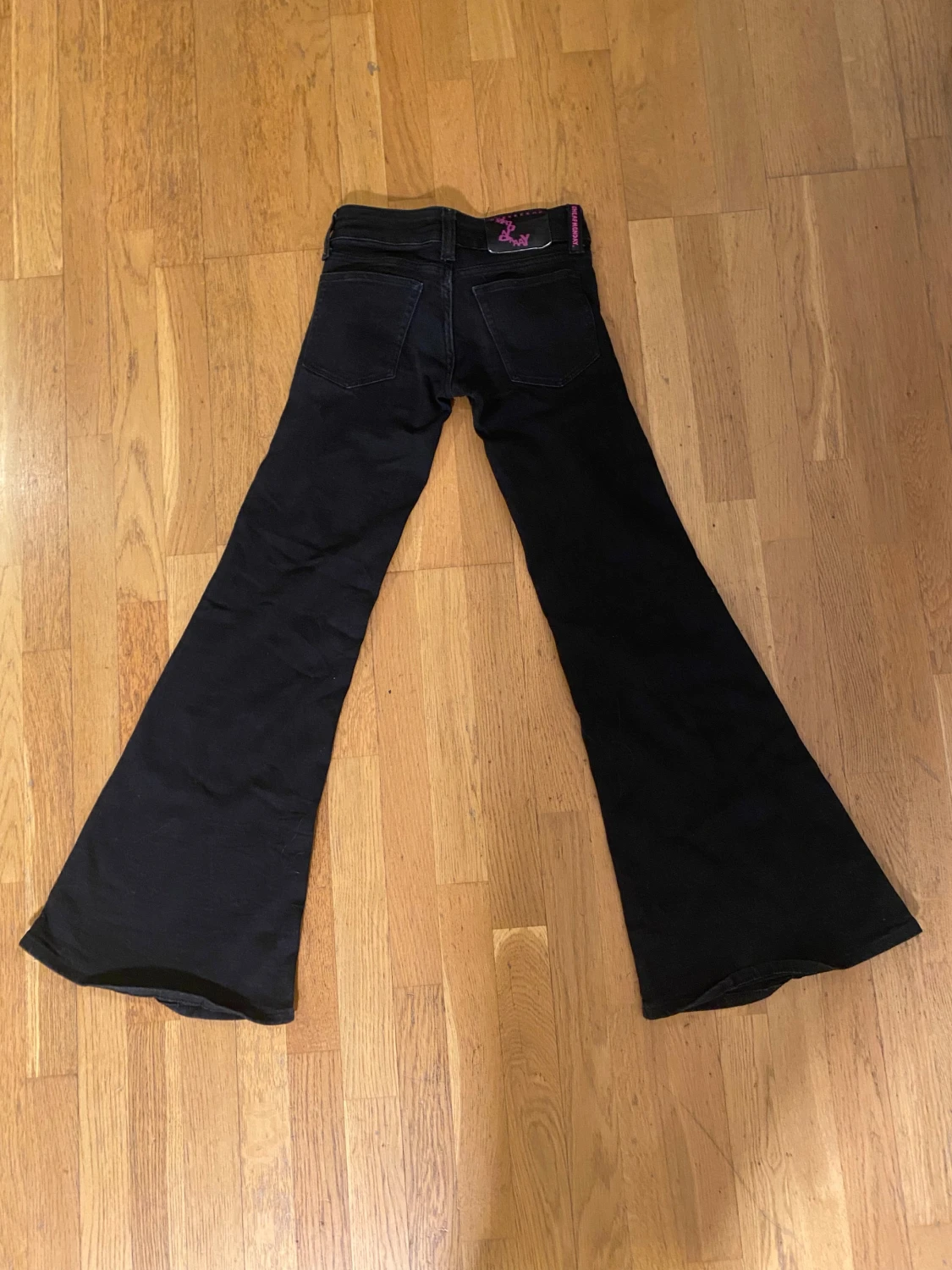 Svarta bootcutjeans från cheap monday (weekday) - 2