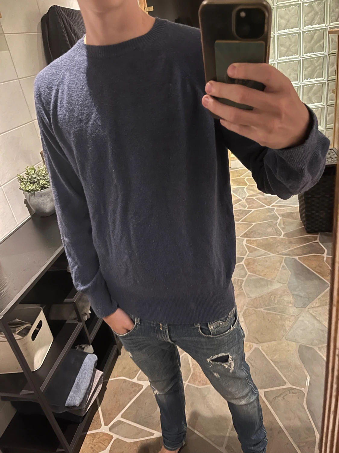 Blå stickad tröja från Oscar Jacobson