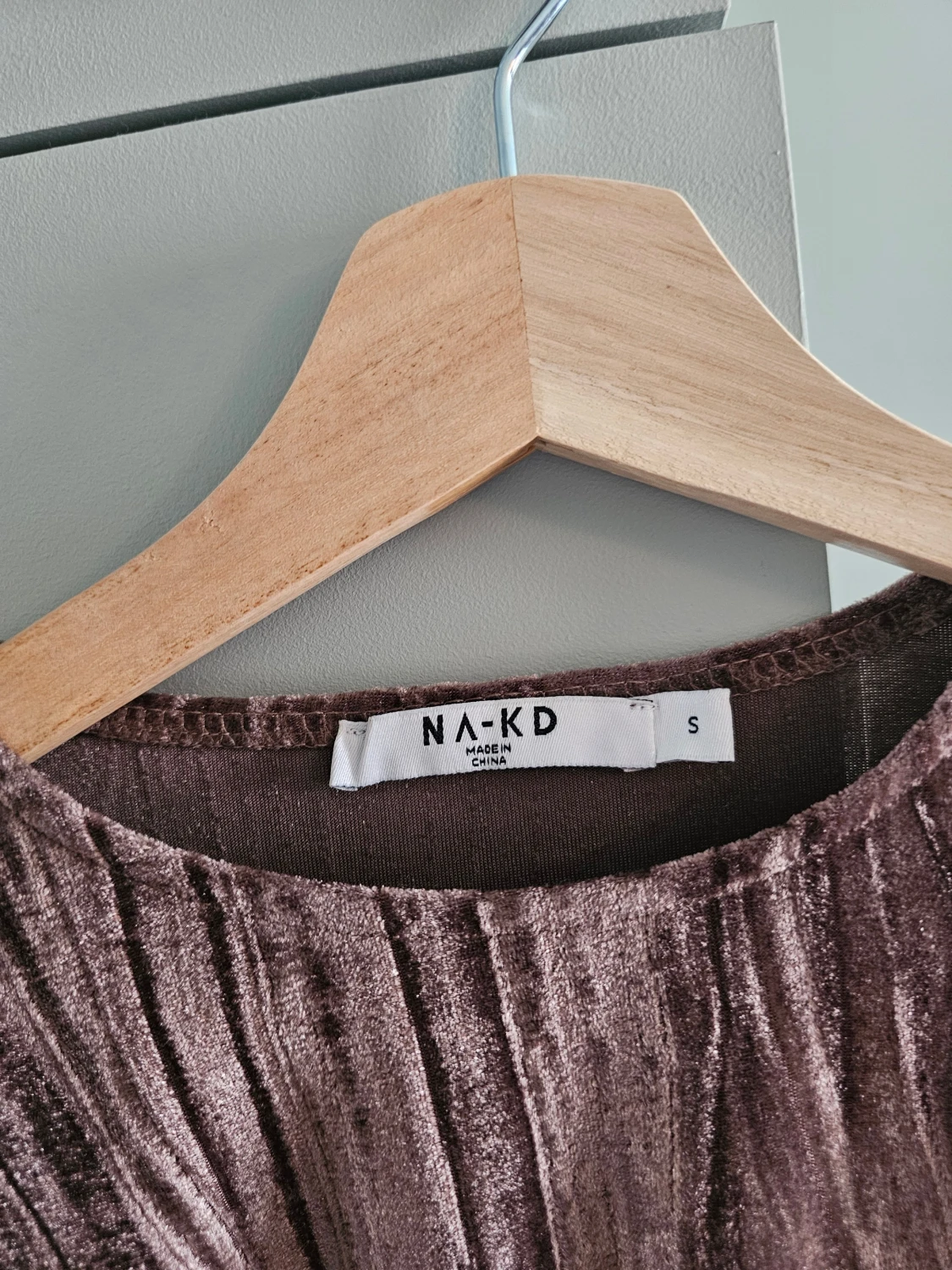 Brun sammetklänning från NA-KD - 3