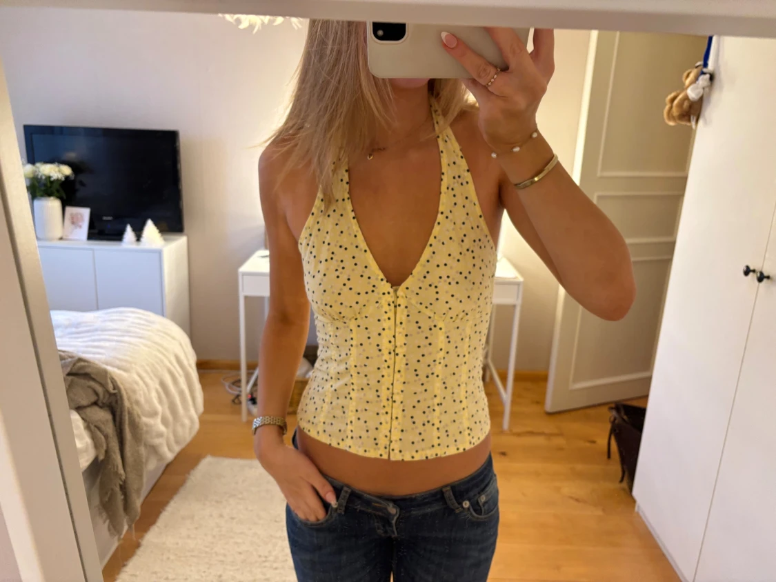 Gul prickig korsettopp från vintage H&M - 1