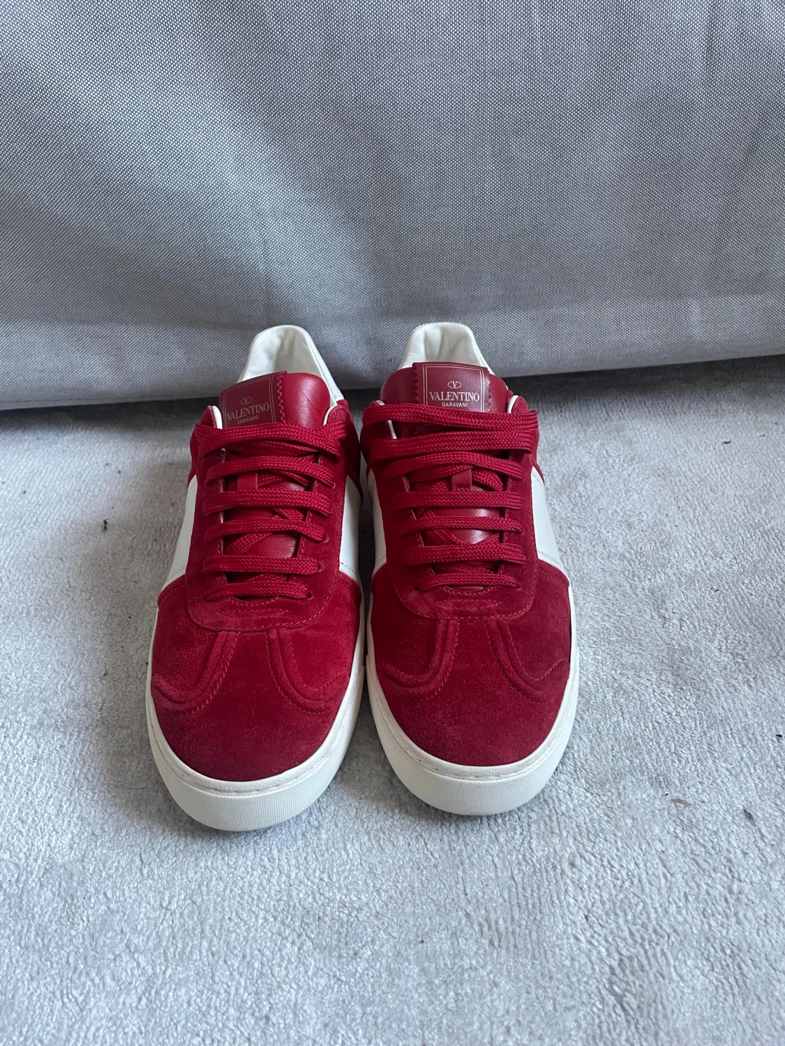 Valentino Garavani röda sneakers