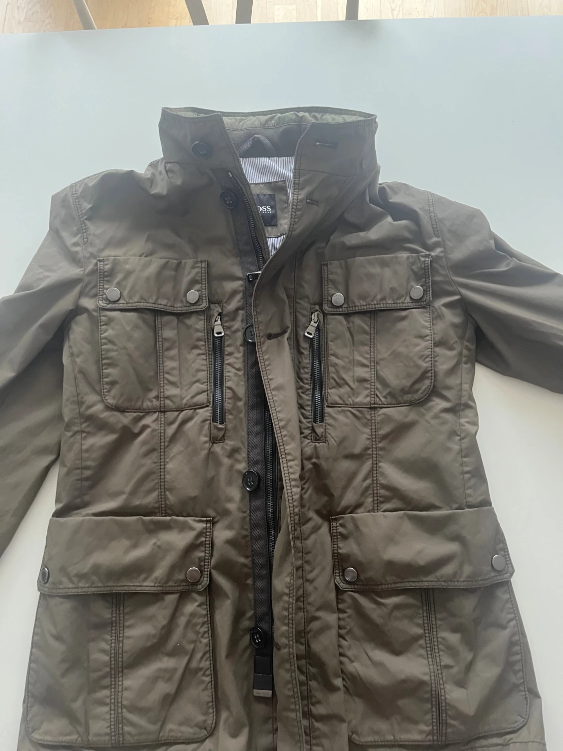 Olivgrön field jacket  från Hugo Boss