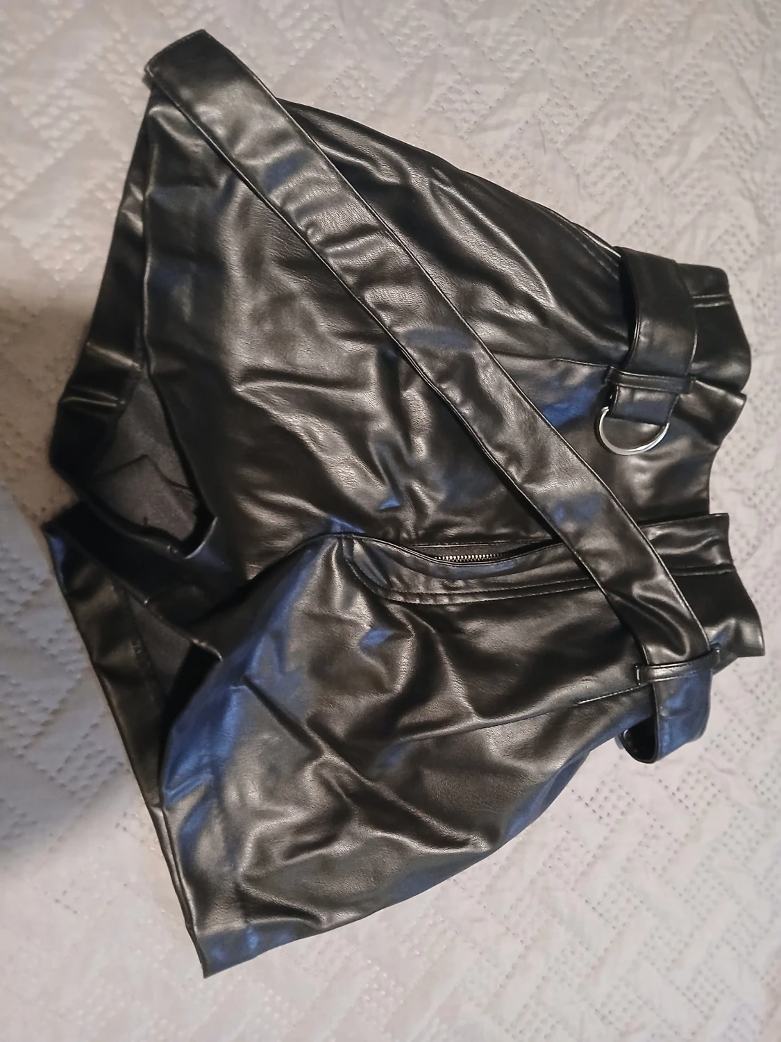 Svarta skinnshorts från H&M Divided - 1