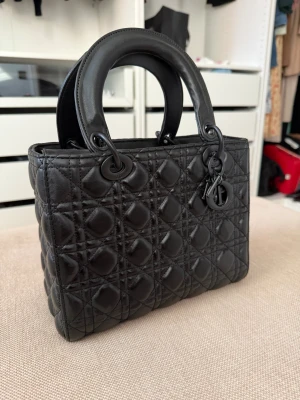Dior väska  - Dior väska. Använd 2 gånger. Inga skador. 