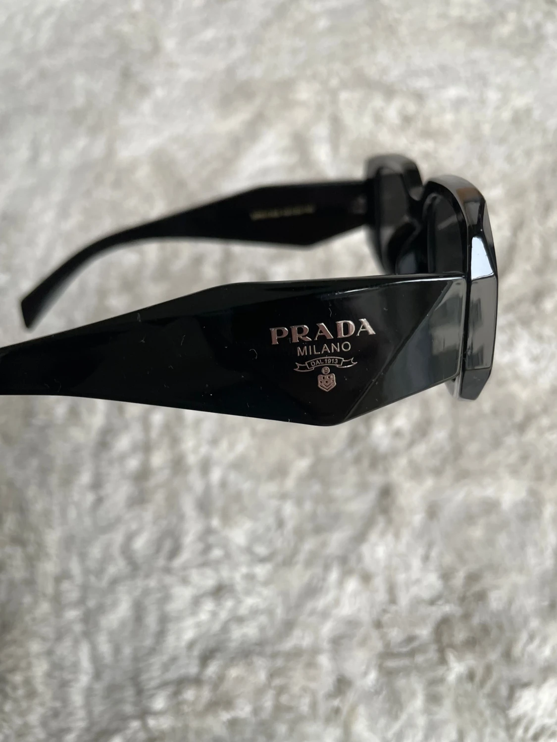 Svarta solglasögon från Prada - 1