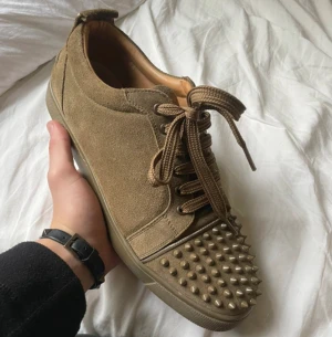 Christian Louboutin 44 - Christian louboutin 44 | passar 45 | dustbag medföljer | sjukt bra skick | Hör av er