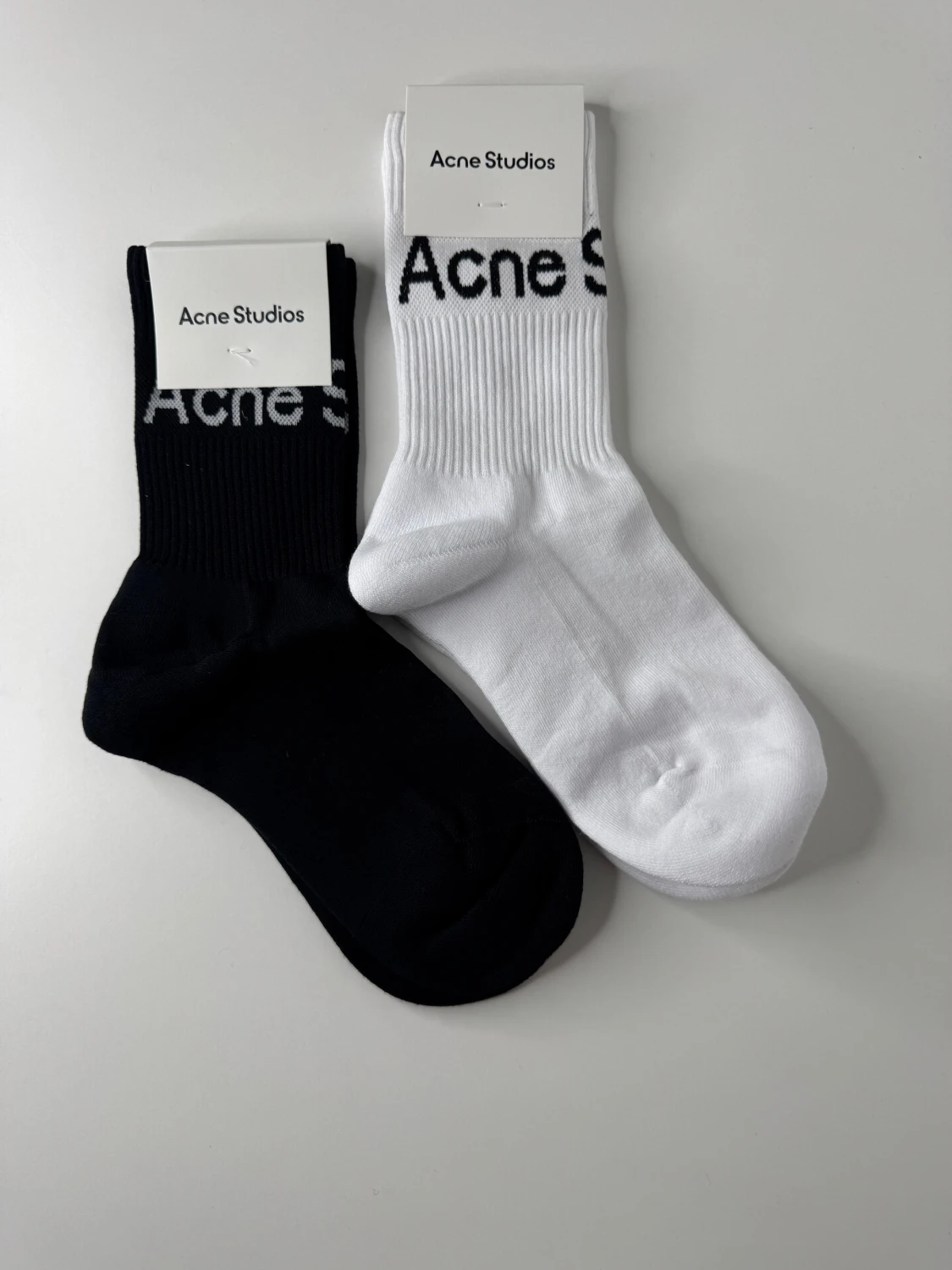 Svarta och vita Acne Studios strumpor