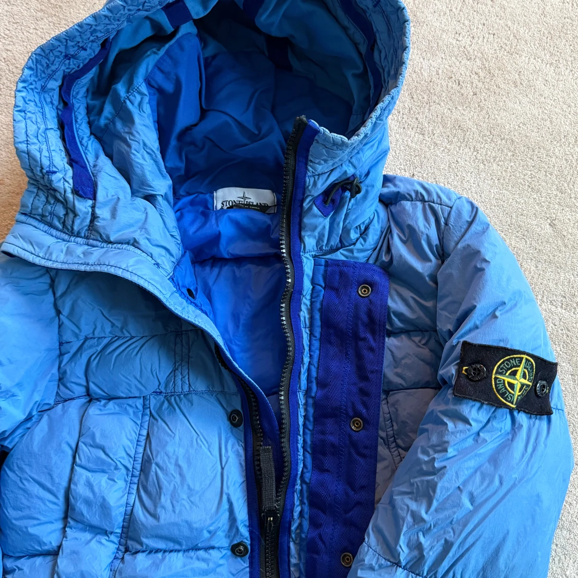 Blå dunjacka från Stone Island - 2
