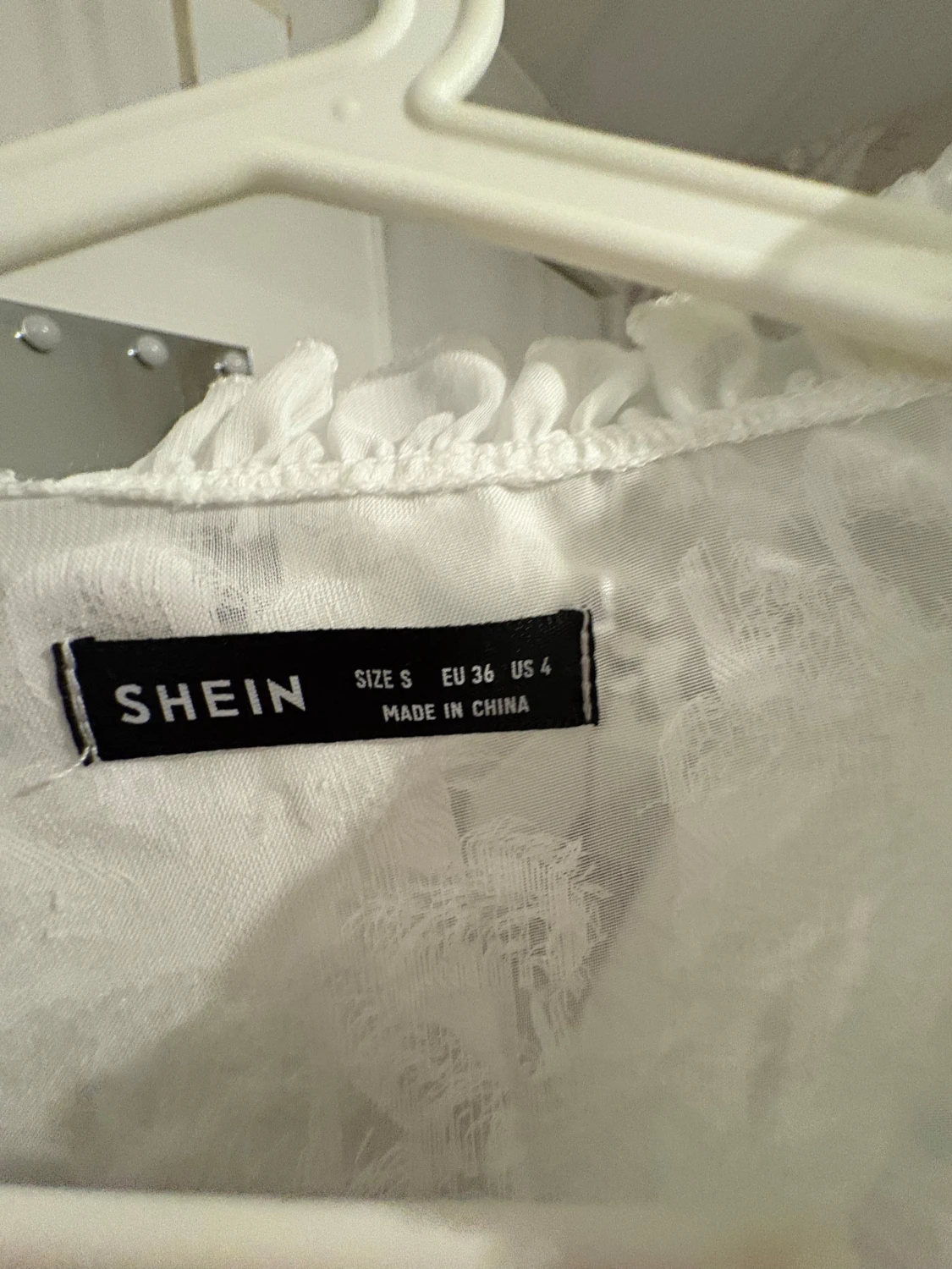 Vit spetsig blus med volang från SHEIN - 4