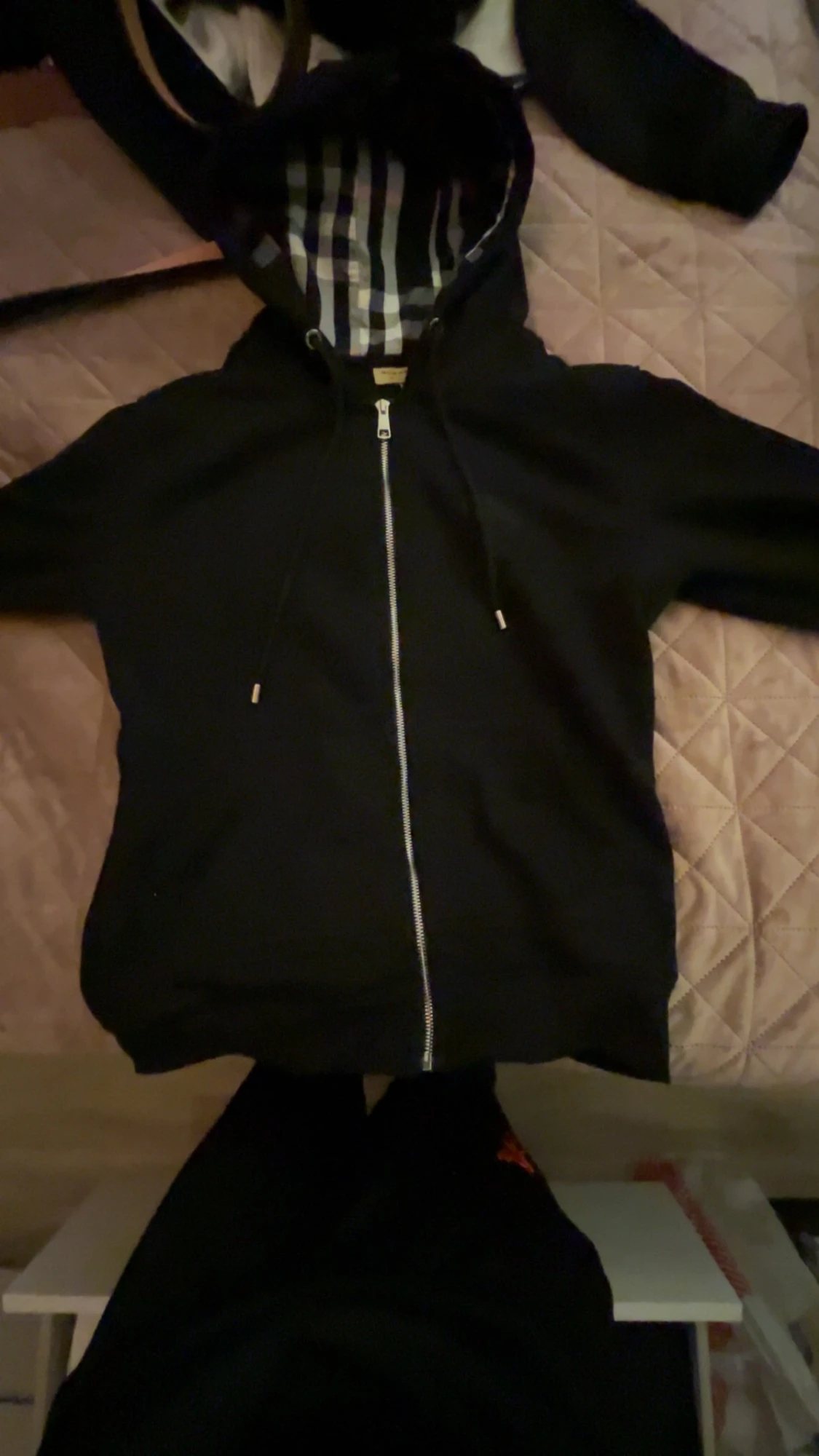 Svart Burberry hoodie med dragkedja