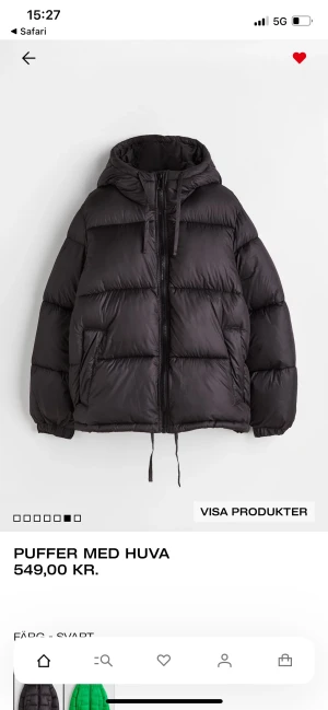 Vinterjacka  - Såå snygg vart pufferjacka med huva och snörning, perfekt för kalla dagar. Så varm och skön och perfekt till vintern.Köt förra vintern men endast använd ett fåral gånger och därav i mycket bra skick! Skriv för egna bilder 