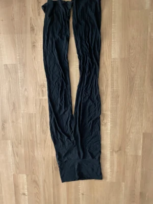 Yoga pants - Lite upptrampade där nere annars jättebra 