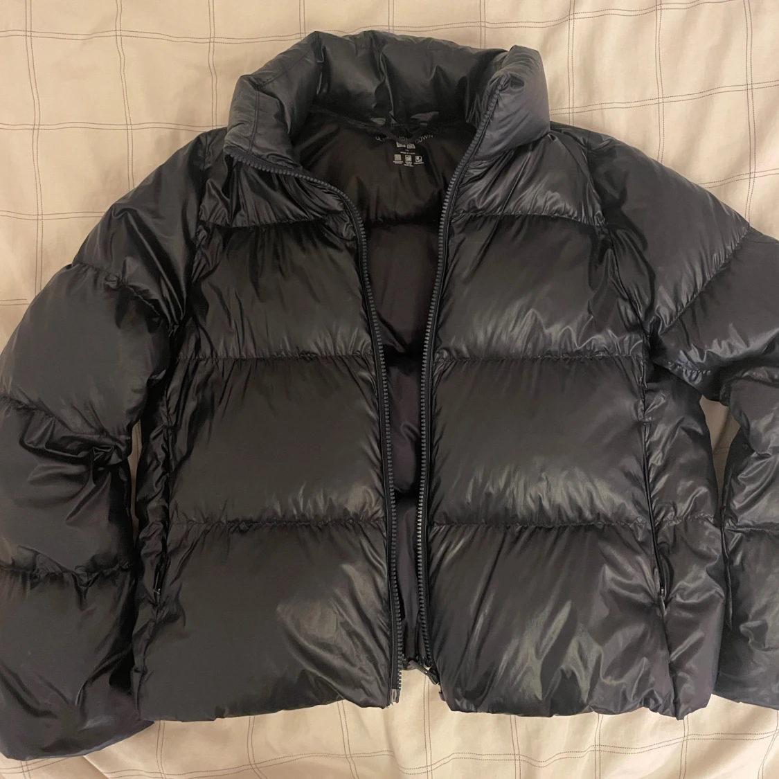 Mörkblå pufferjacka från Uniqlo - 3