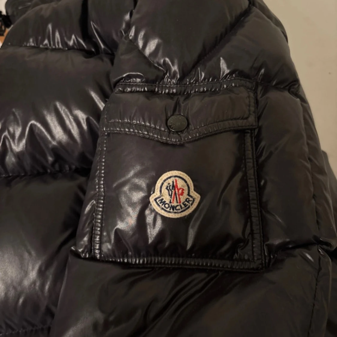 Svart pufferjacka från Moncler - 4