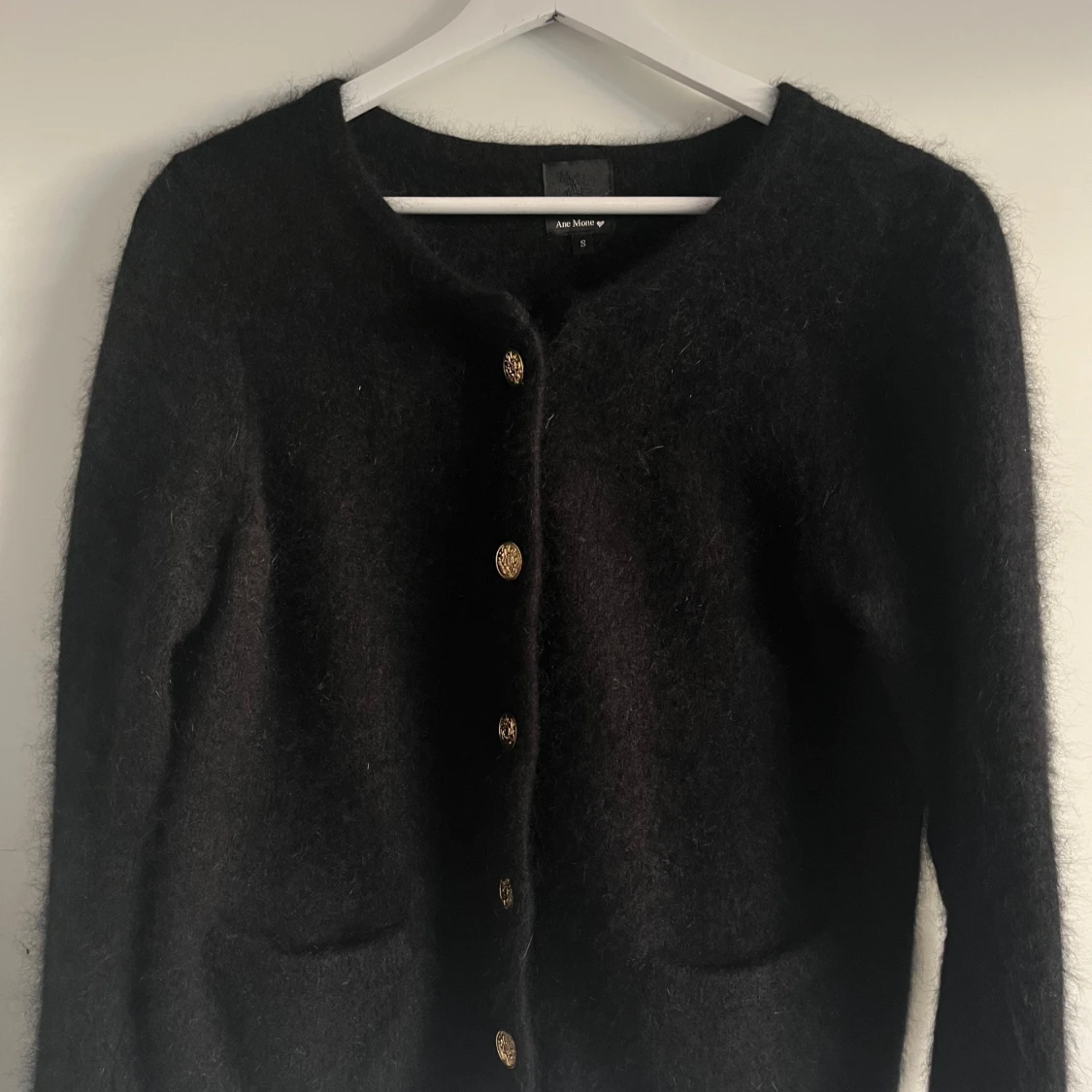 Svart mohair kofta med guldknappar - 3