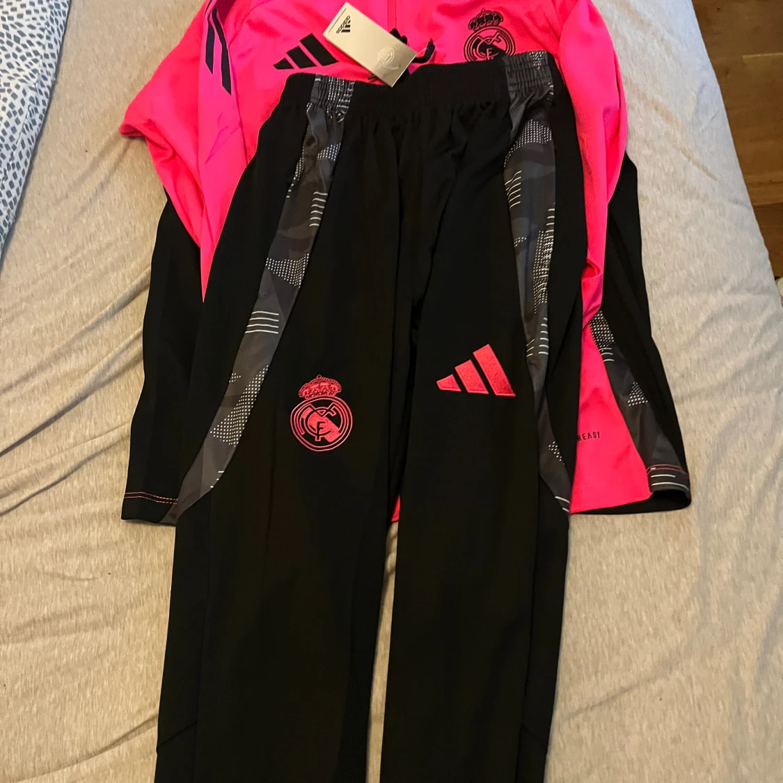 Real Madrid rosa träningshoodie Adidas - 1