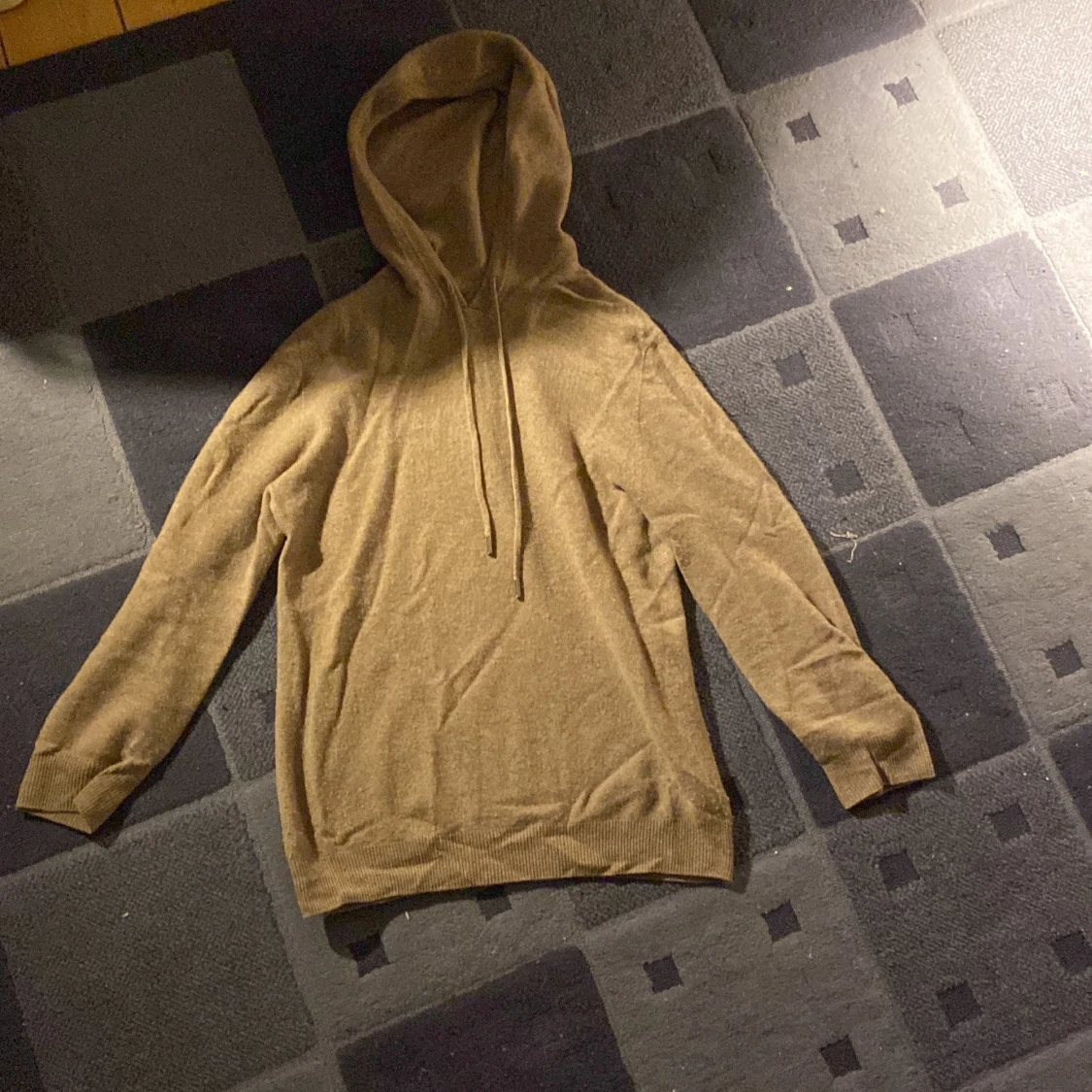 Beige hoodie i kashmirblandning - 1