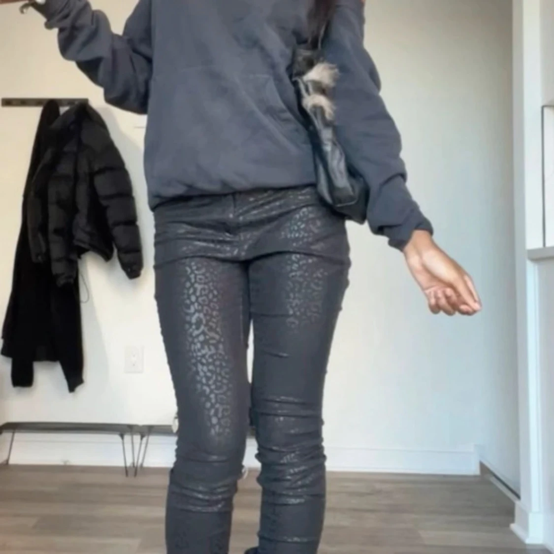 Svarta skinny jeans med leopardmönster