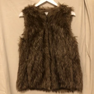 Päls väst - Fejk päls väst. Köpt på plick