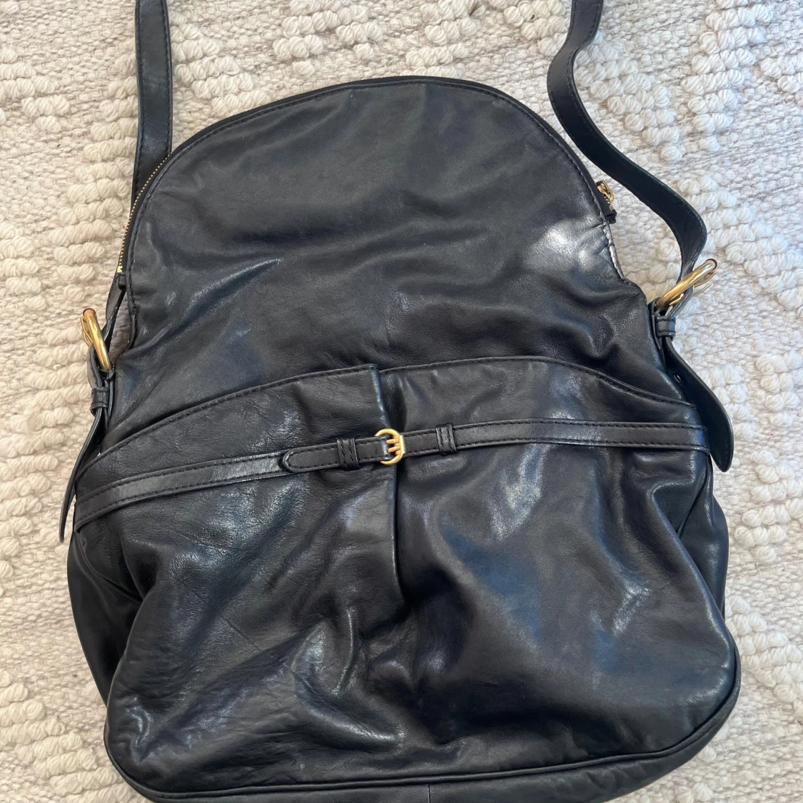 Svart axelväska med gulddetaljer från Marc by Marc Jacobs - 3