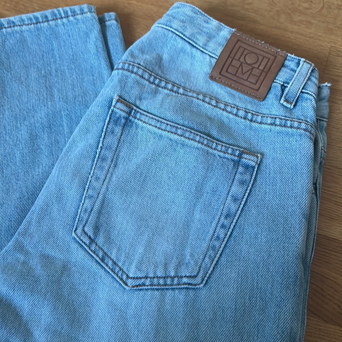 Ljusblå jeans från Totême 26/32 - 1